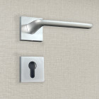 Poignée de porte design à cylindre finition aspect chrome mat agata - katchmee