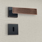 Poignée de porte design à clé finition aspect cuivre patiné noir amalia - katchmee