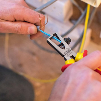 Pince à dénuder isolée 1000V STANLEY 170 mm - 0-84-010