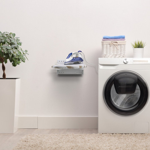 Table à repasser murale pliante Iron Wall, pivotante 180º, en acier et en bois, Blanc