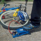 Pompe à pied double cylindre bleu 25996 
