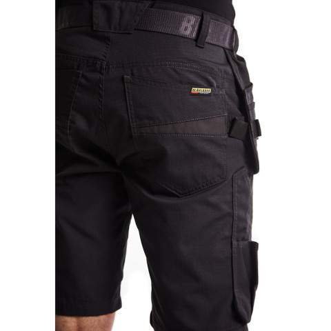 Short maintenance avec poches flottantes 14941330 - Couleur et taille au choix