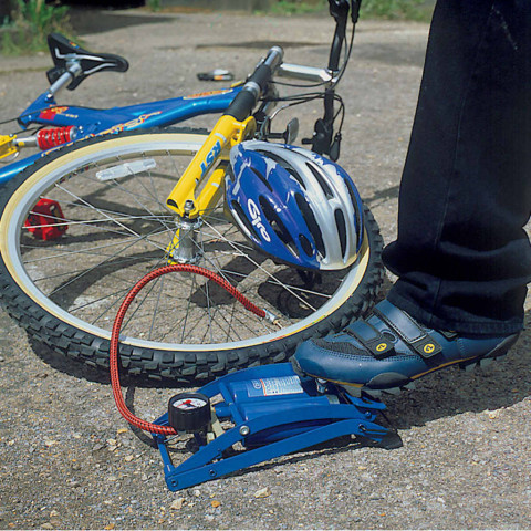 Pompe à pied double cylindre bleu 25996