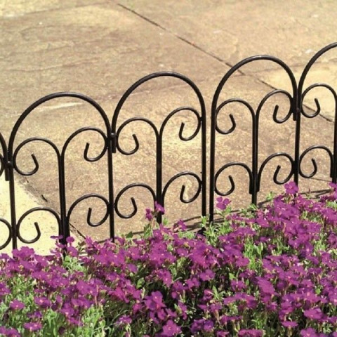 Bordure décorative en acier plastifié