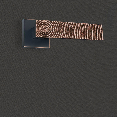 Poignée de porte design finition aspect cuivre patiné noir luna - katchmee