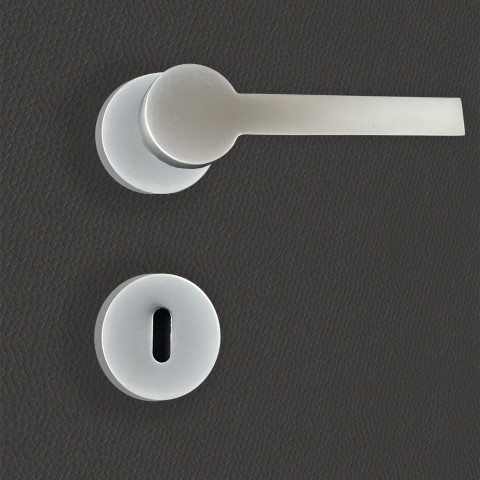 Poignée de porte design à clé finition aspect chrome mat marina - katchmee