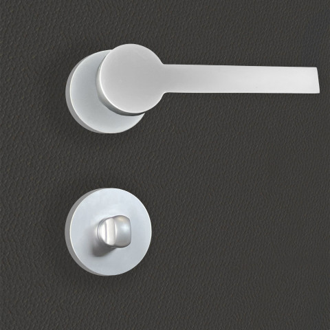 Poignée de porte design à condamnation finition aspect chrome mat marina - katchmee