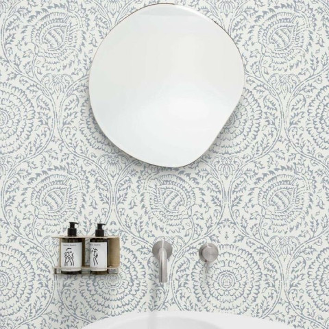 Papier peint floral damassé blanc et bleu Shabby Chic - ANTHROP++
